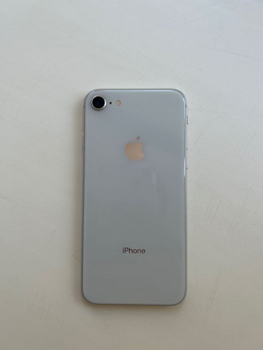 iPhone 8 64гб в хорошем состоянии