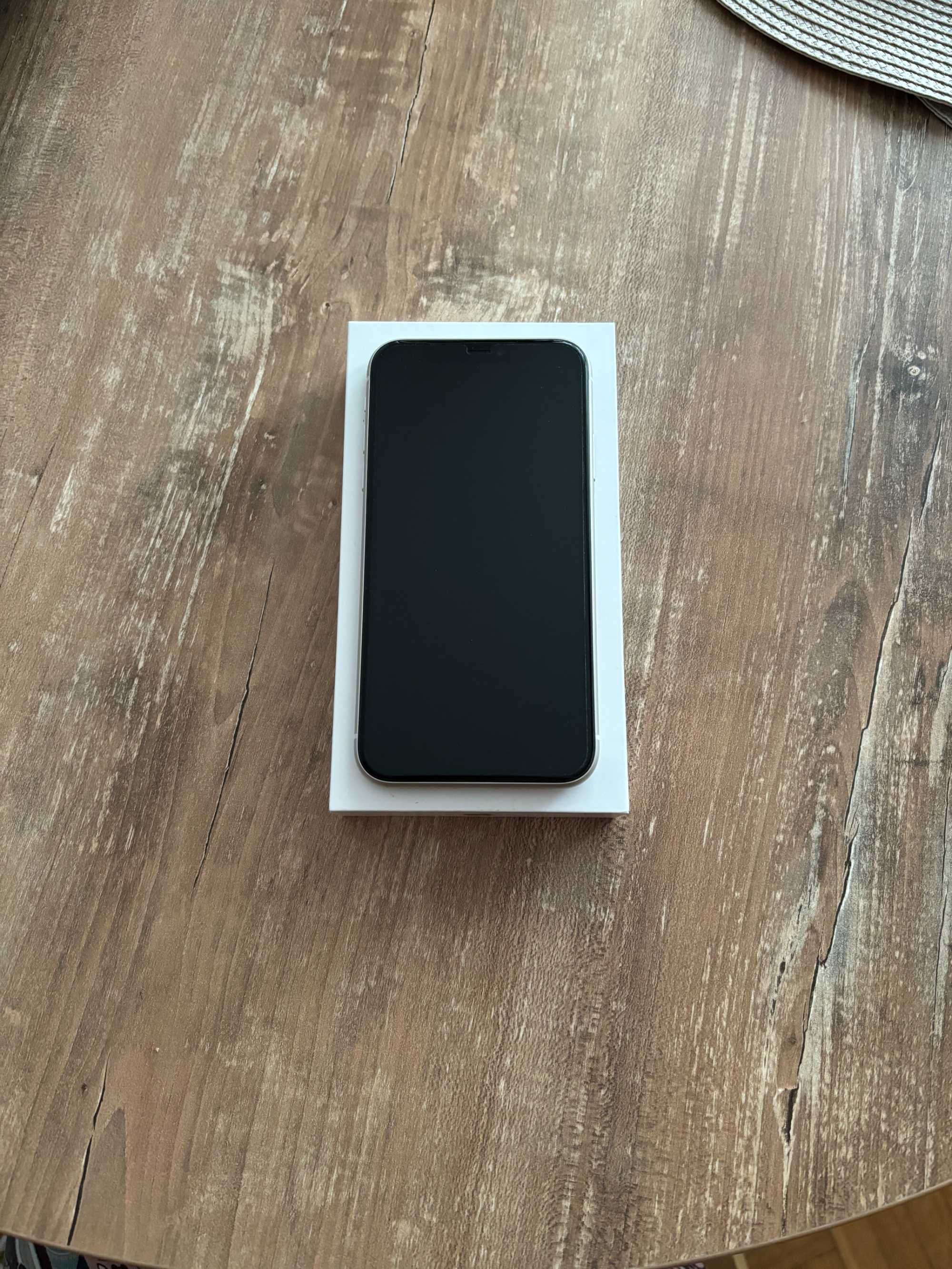 Apple iPhone 11 64GB biały – 90% bateria