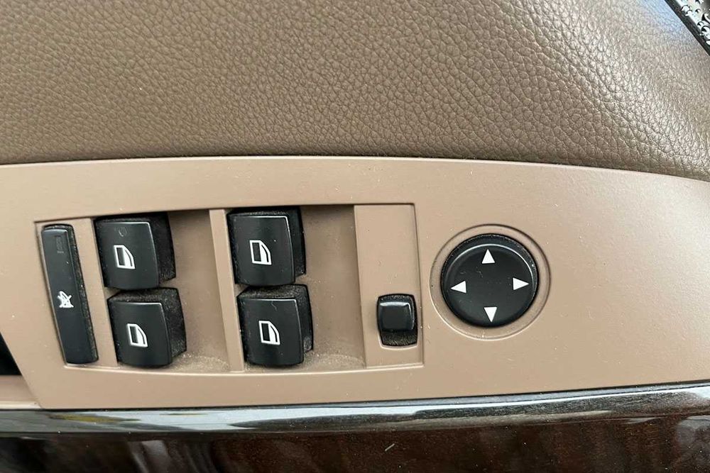 BMW 520I 2004 року
