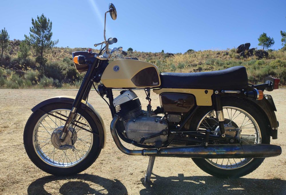 Jawa cz bicilindrica