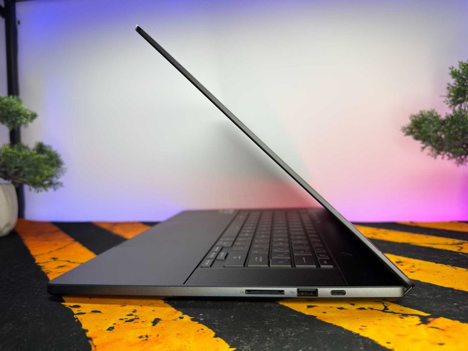 Asus rog zephyrus, ultra 9, rtx4070, OLED 240hz