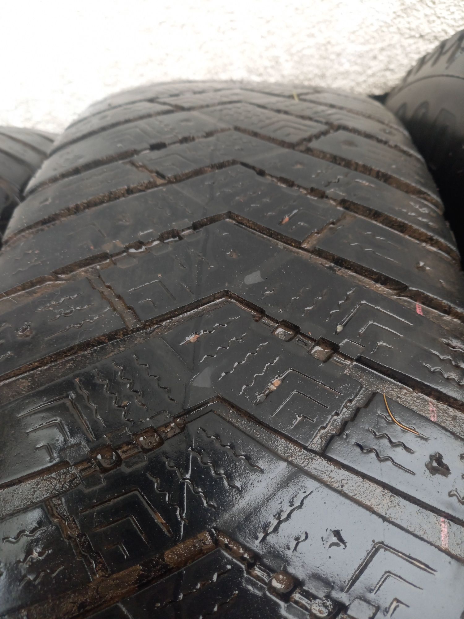 Opony zimowe 215/70R16