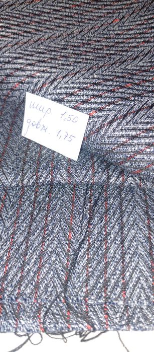 Відрізи різних тканин, біла