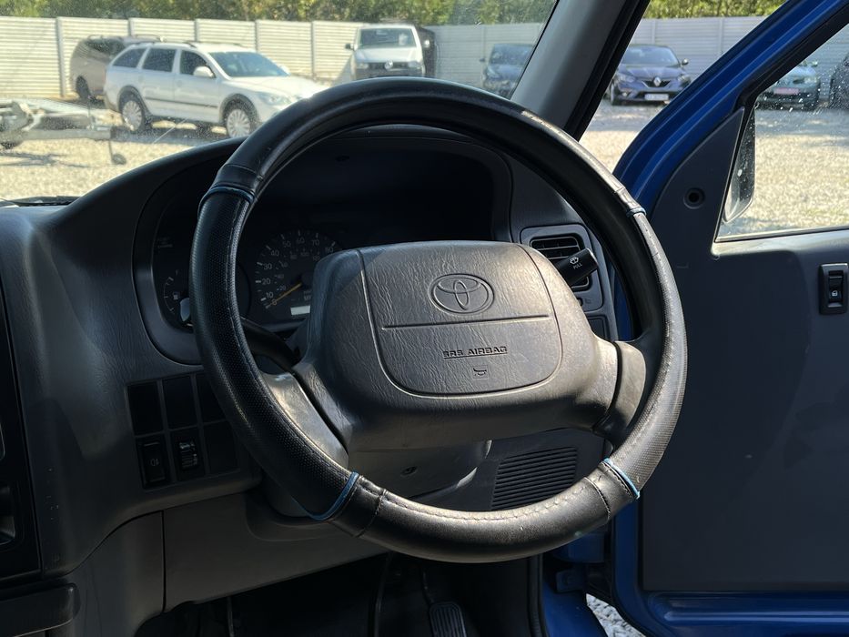 Toyota HiAce (2.5 дизель )