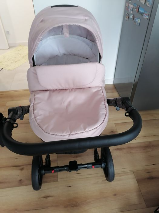 Sprzedam śliczny wózek 3w1 dla dziewczynki