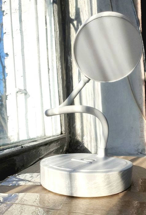 Лампа светодиодная с аккумулятором продам до 6 часов работы