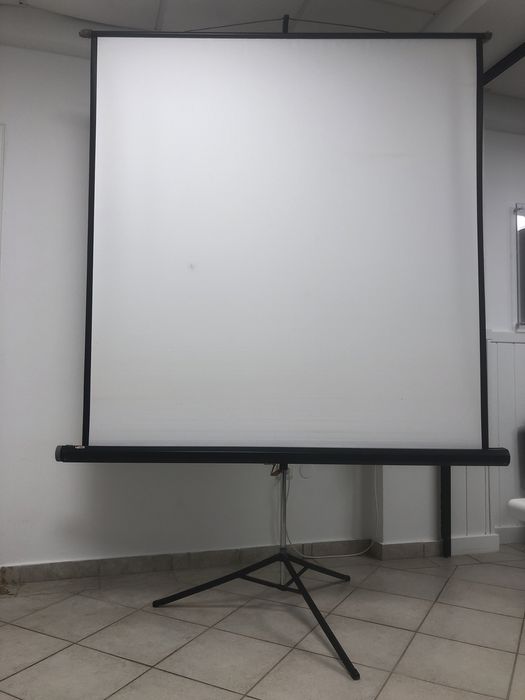 Tela de projecão de tamanho grande