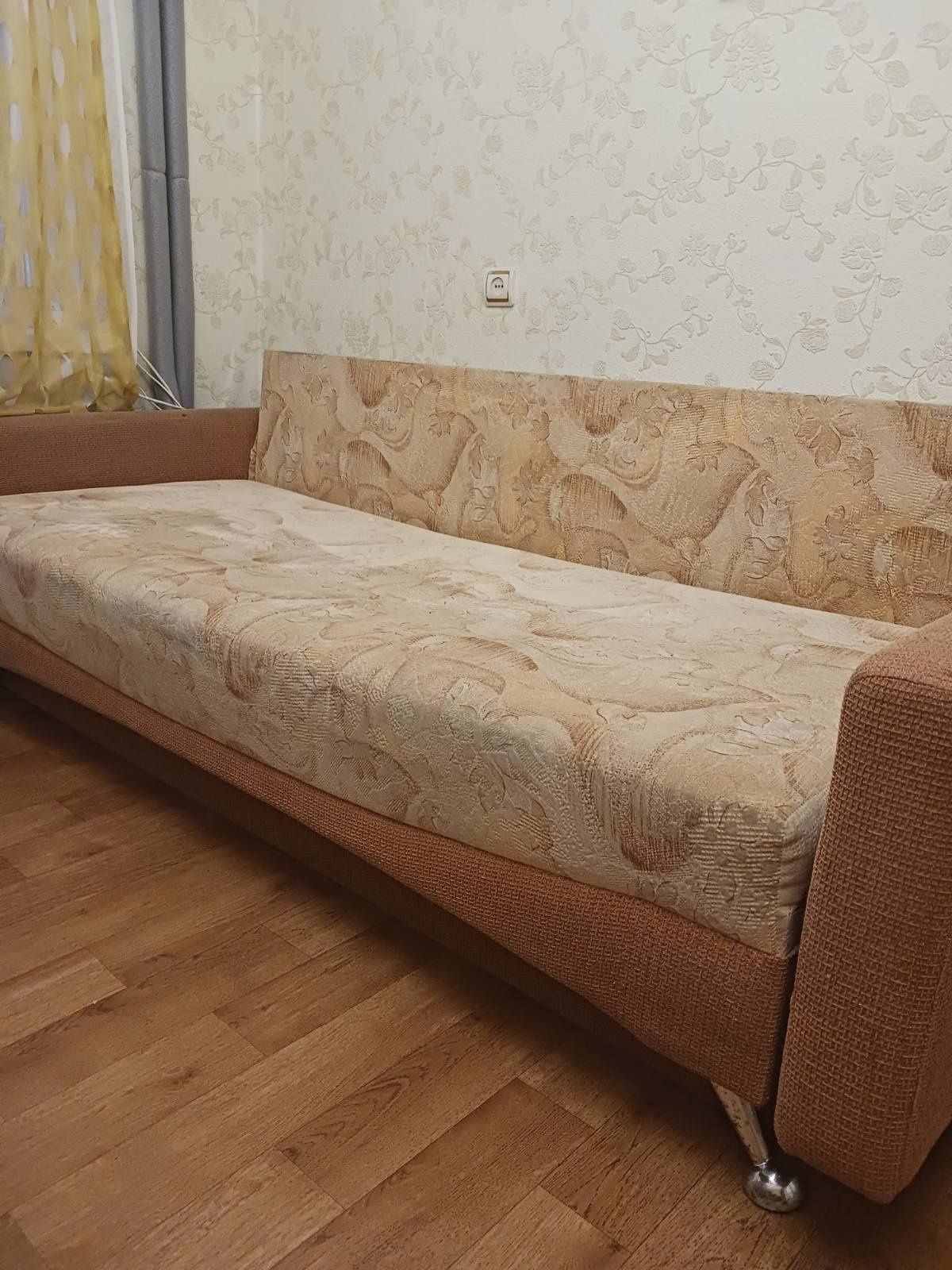 Дівани (меблі) б/у
