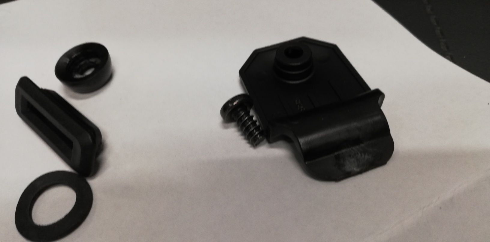Fiat 126p zawias szyby tylnej uchylnej 1 sztuka