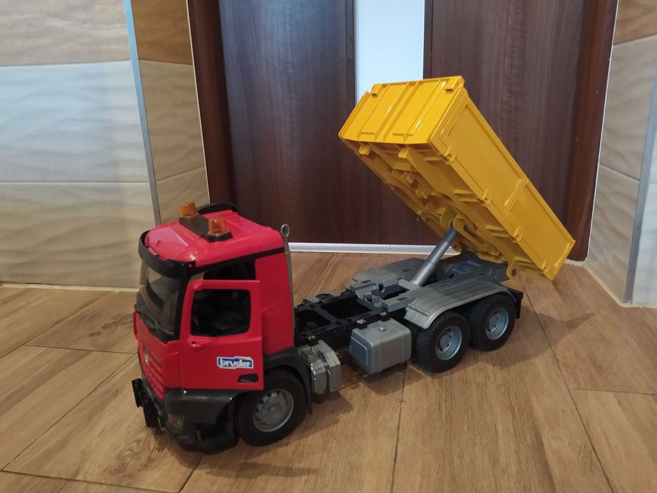 BRUDER auto Mercedes Benz Actros. Wywrotka ciężarówka