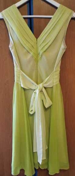 Zwiewna seledynowa sukienka