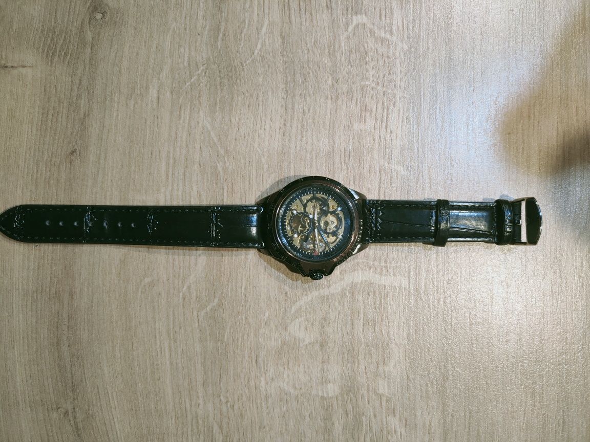 Zegarek typu Skeleton