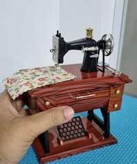 музична шкатулка швейна машинка