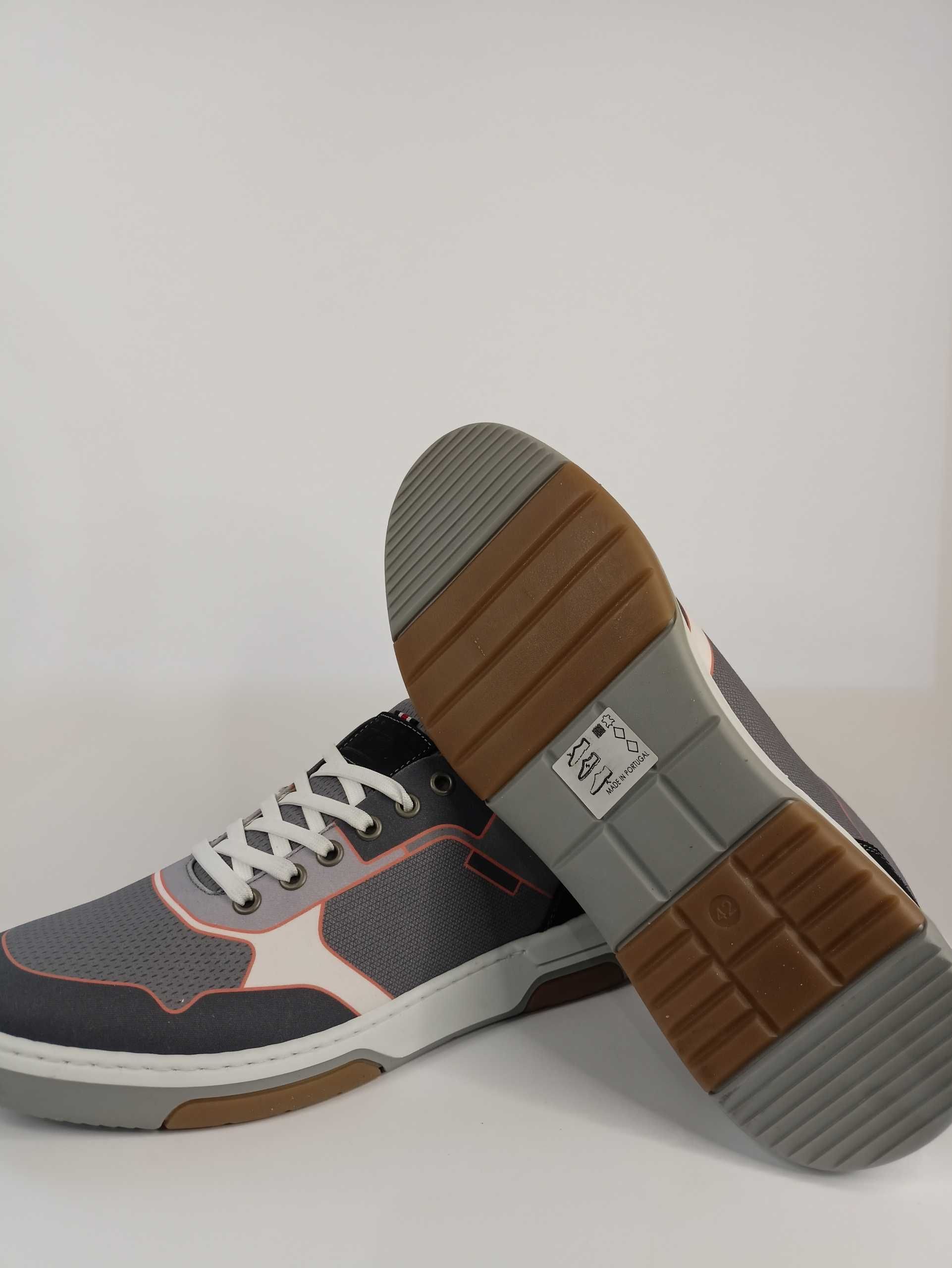 Bullboxer Buty sneakersy męskie sportowe r. 42