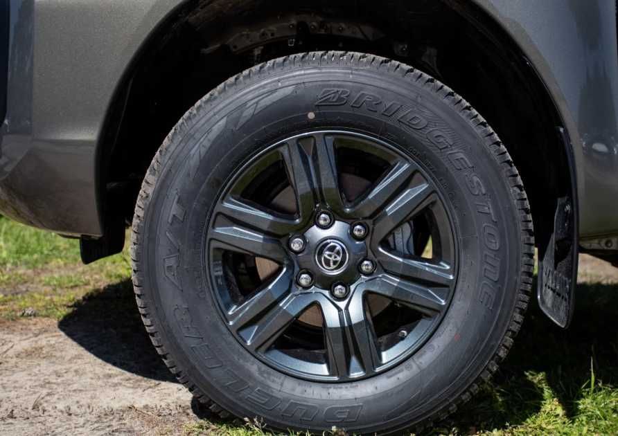 Разборка Toyota Hilux бампер крило фари дзеркала двері шрот
