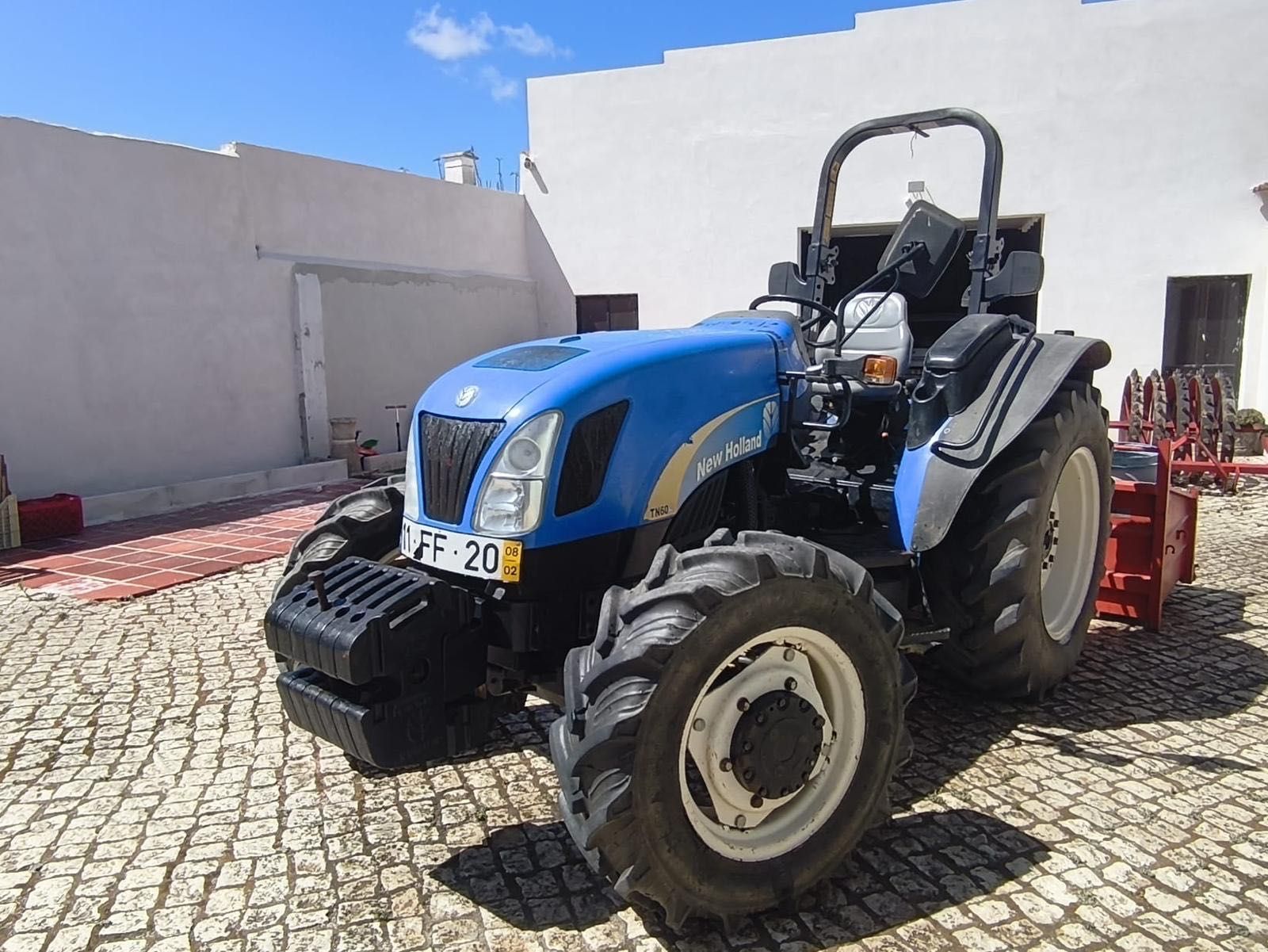 Tractor New holland tn60 e alfaias