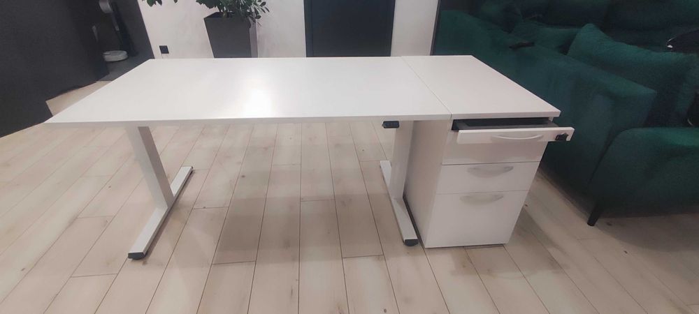 Zestaw elektryczne biurko, kontenerek i fotel