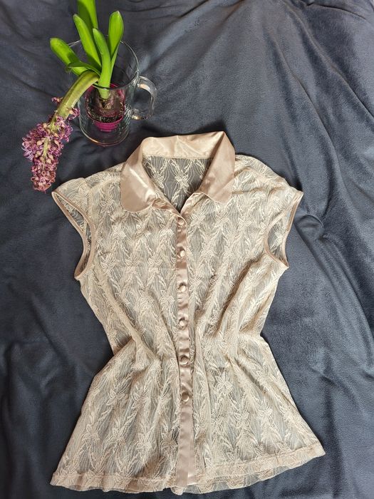 Beżowa koronkowa bluzka z kołnierzykiem M L