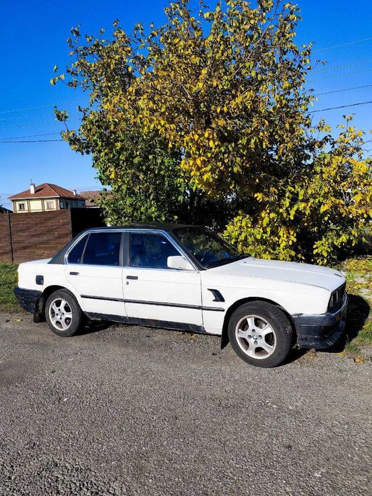bmw 3 e30 325e сів і поїхав .
