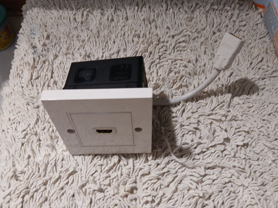 Szyna Hager GLS5510 z kablem HDMI i zaślepką