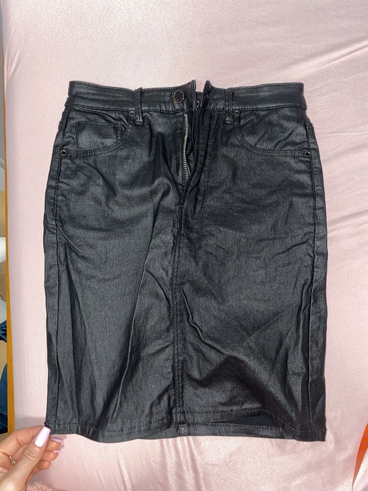 Spódnica Stradivarius 34 xs wysoki stan woskowana czarna