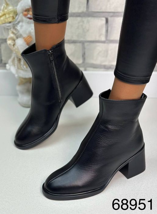 Жіночі шкіряні зимові черевики в кольорах