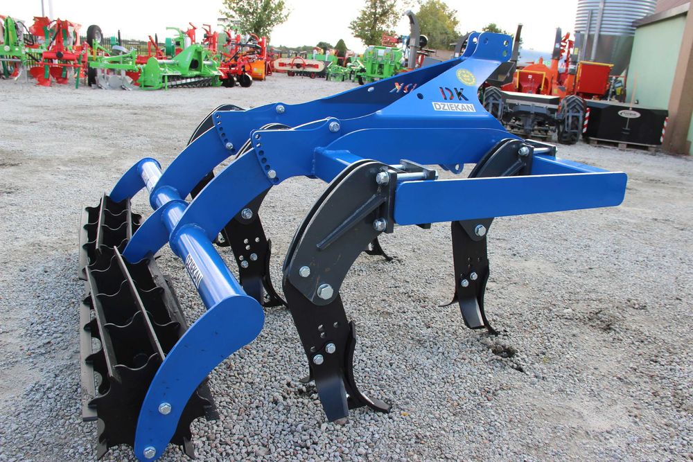 Pług dłutowy bezorkowy M-PIRAT z wałem dziekan  agregat głębosz
