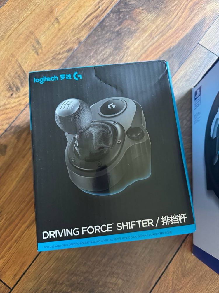 Logitech G29 Driving Force Racing Wheel+Logitech G Driving Force Shift