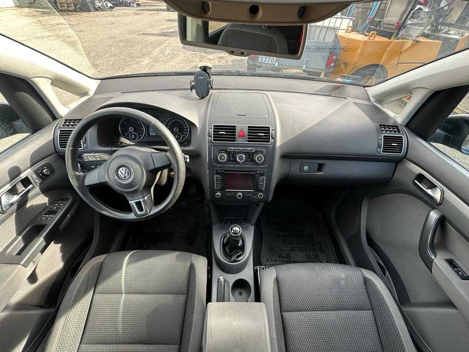 vw touran 1,6 tdi xenon navi czujniki zarejestrowany