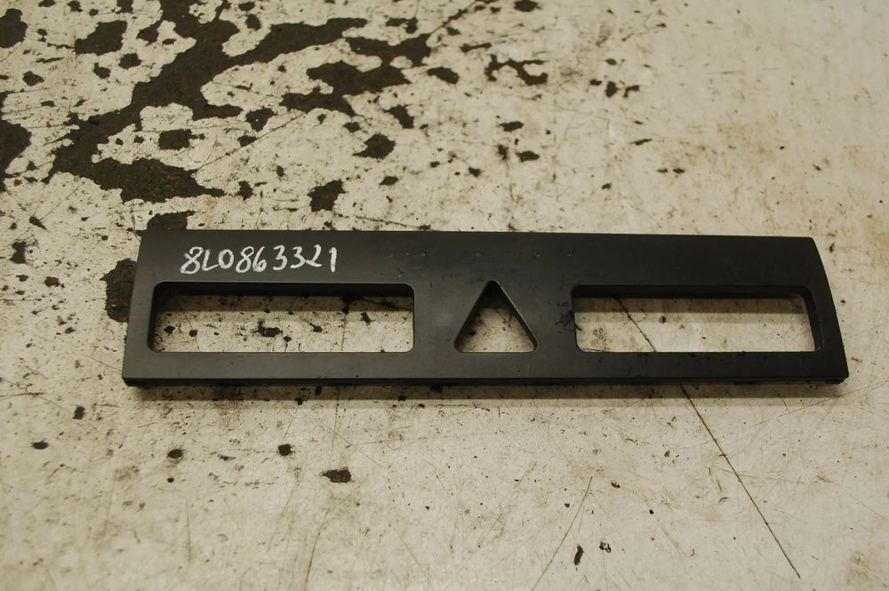 OSŁONA RAMKA PRZEŁACZNIKÓW 8L0863321 AUDI A3 8L LIFT