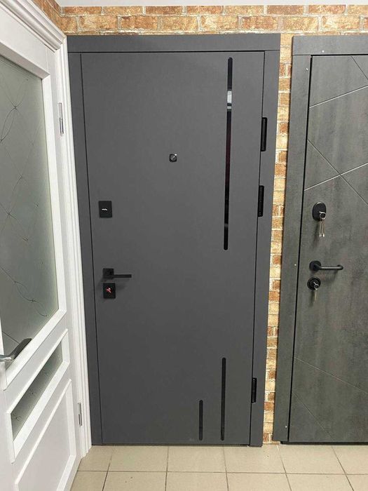 Якісні броньовані двері в квартиру. Вхідні двері. Квартирні двері