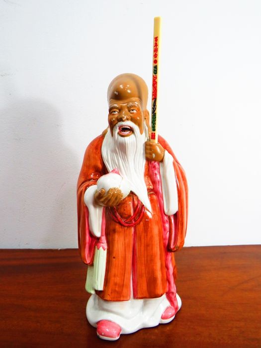 Buda em porcelana.