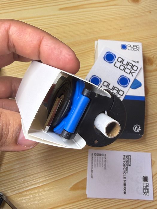 Suporte para espelho retrovisor de motos Quad Lock