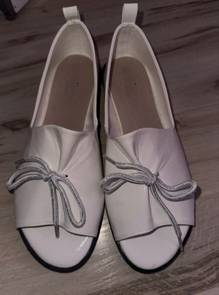 Buty skórkowe z odkrytymi palcami