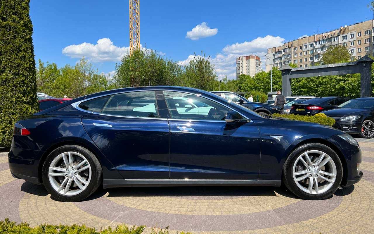 Tesla Model S 70D