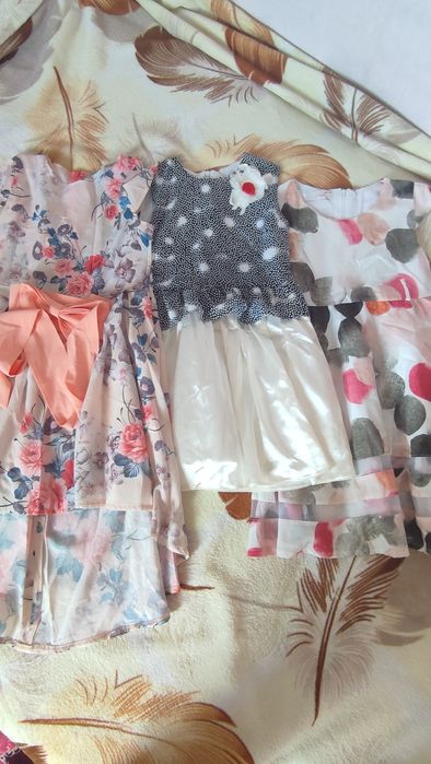 СРОЧНО ПРОДАМ платья на девочку