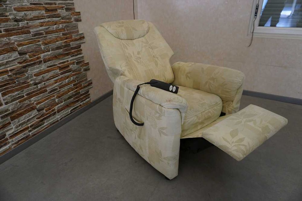 fotel geriatryczny  funkcja pomocy wstawania pilot dla seniora (w-878)