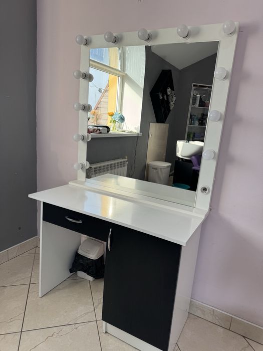 Зеркало з підсвіткою і тумба