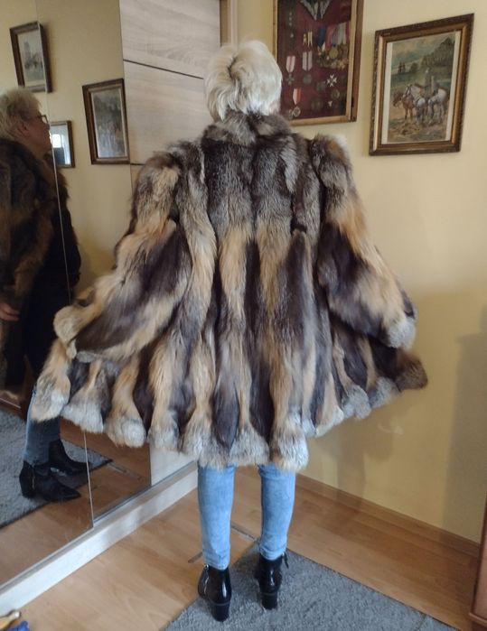 Futro z pięknego lisa lekkie.