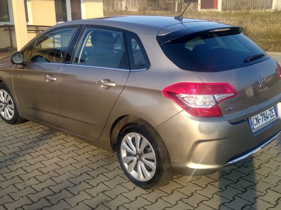 Citroen C4 bezwypadkowy . Ekonomiczny silnik. Skrzynia sześciobiegowa.
