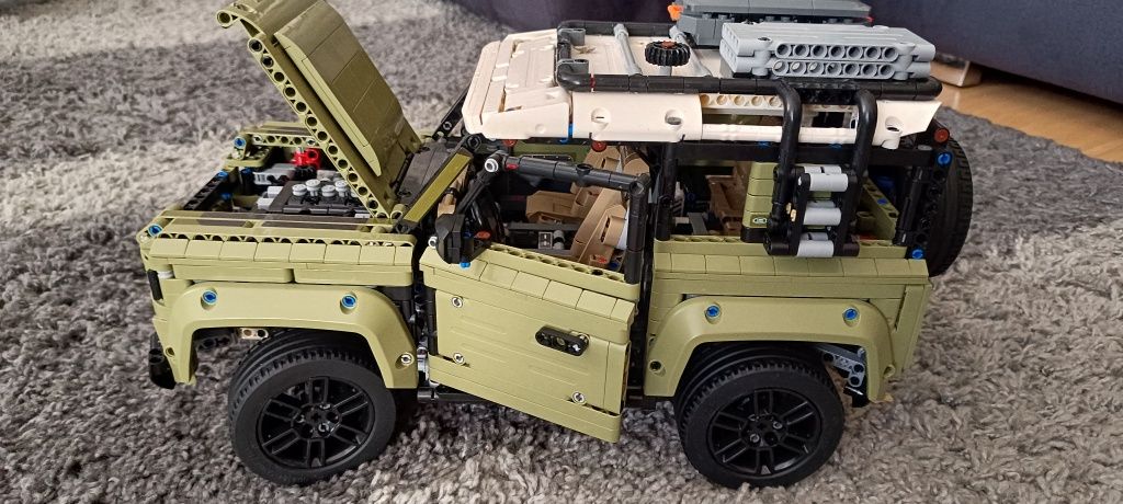 Samochód z klocków Land Rover Defender