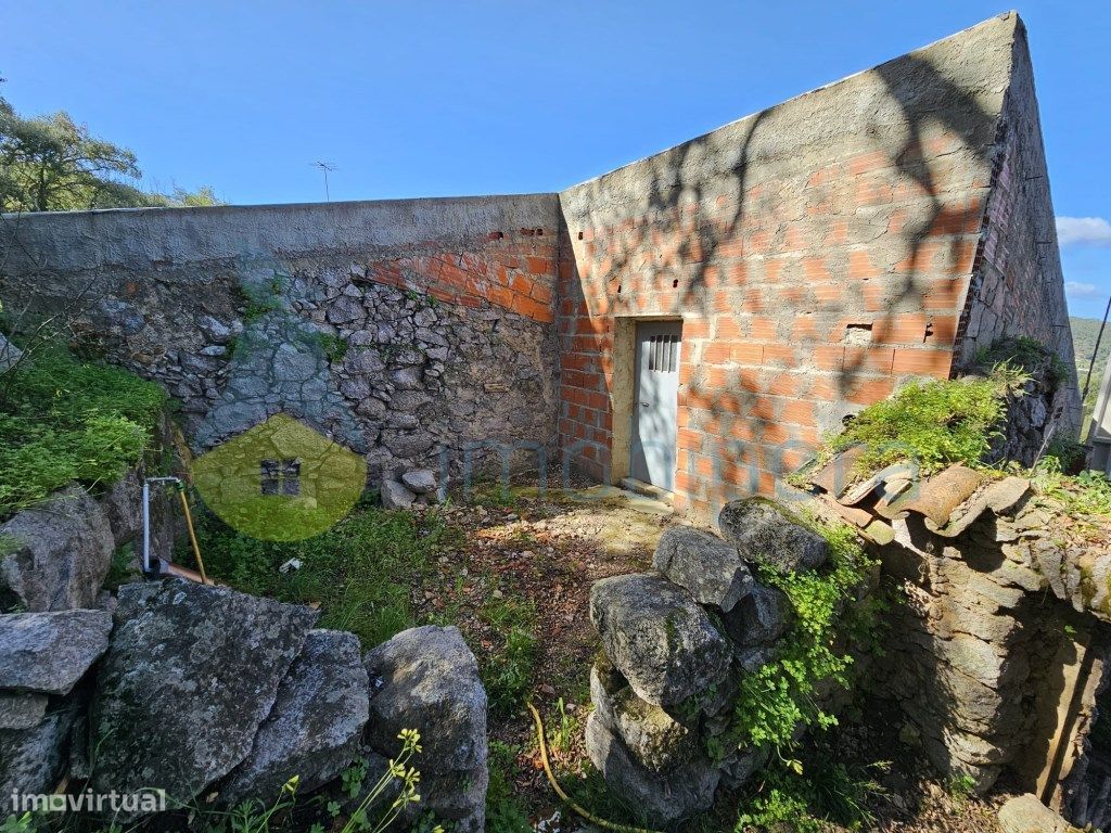 Algarve, Monchique! Terreno de cultura arvense, com 2 urbanos: Urba...