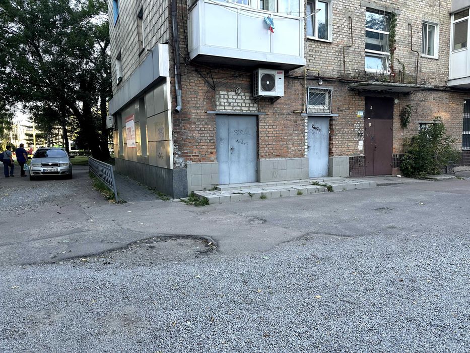 Торгове приміщення 68,8 кв.м з орендарем (аптека "Sanitas")