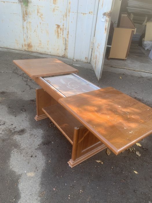 Продам набор мебели: шкаф, сервант, стол, тумба