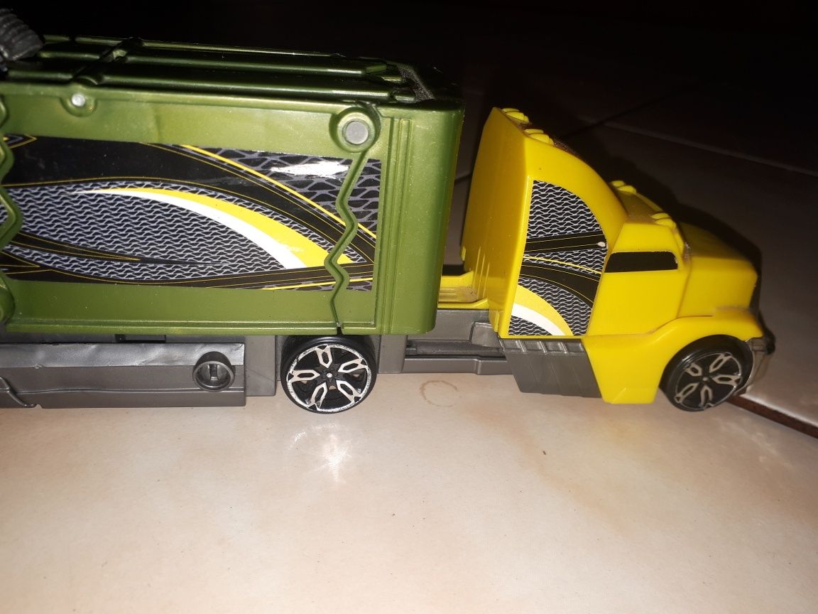 Ciężarówka hot wheels wyrzutnia tor