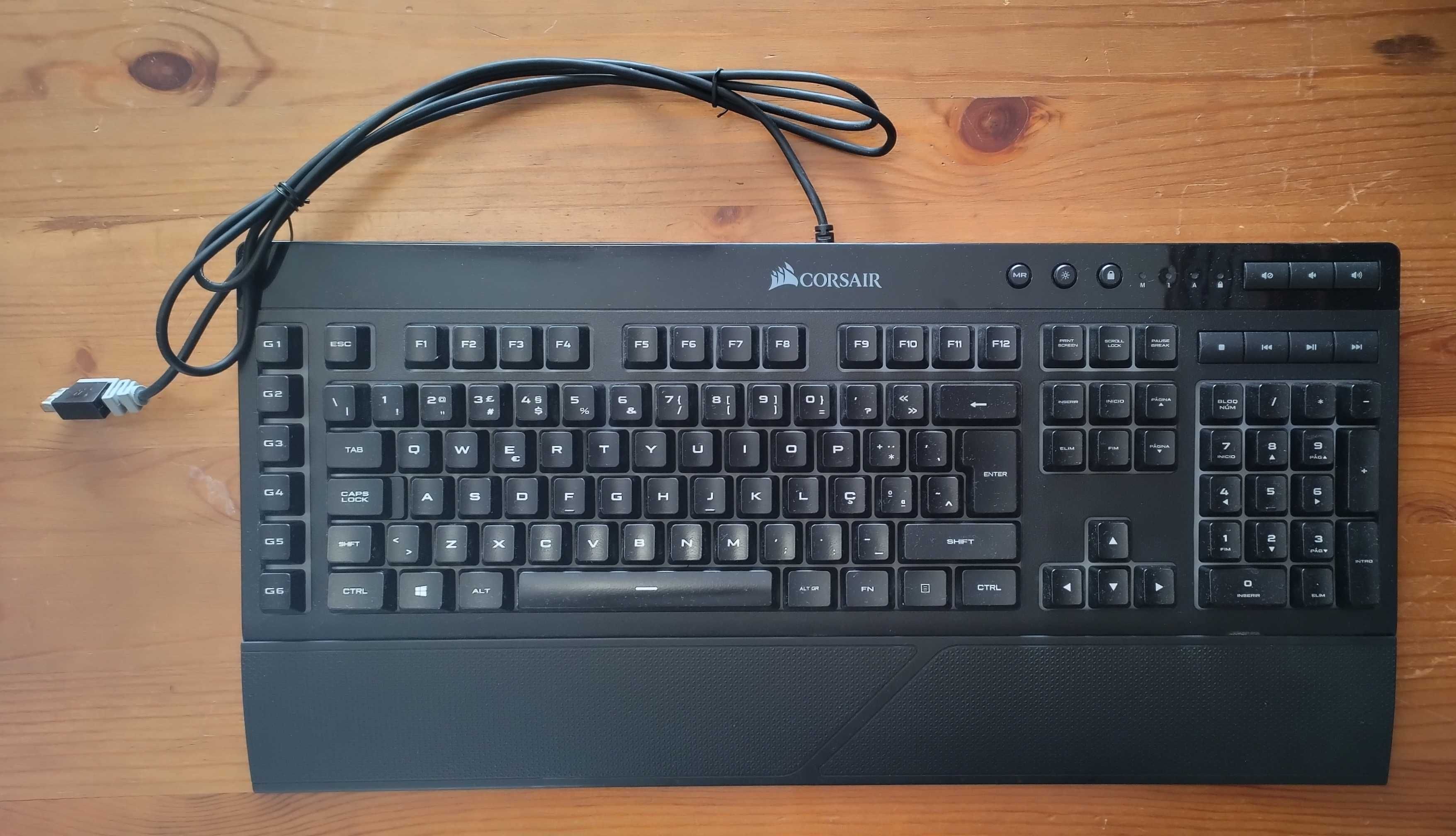 Teclado Gaming CORSAIR RGB K55