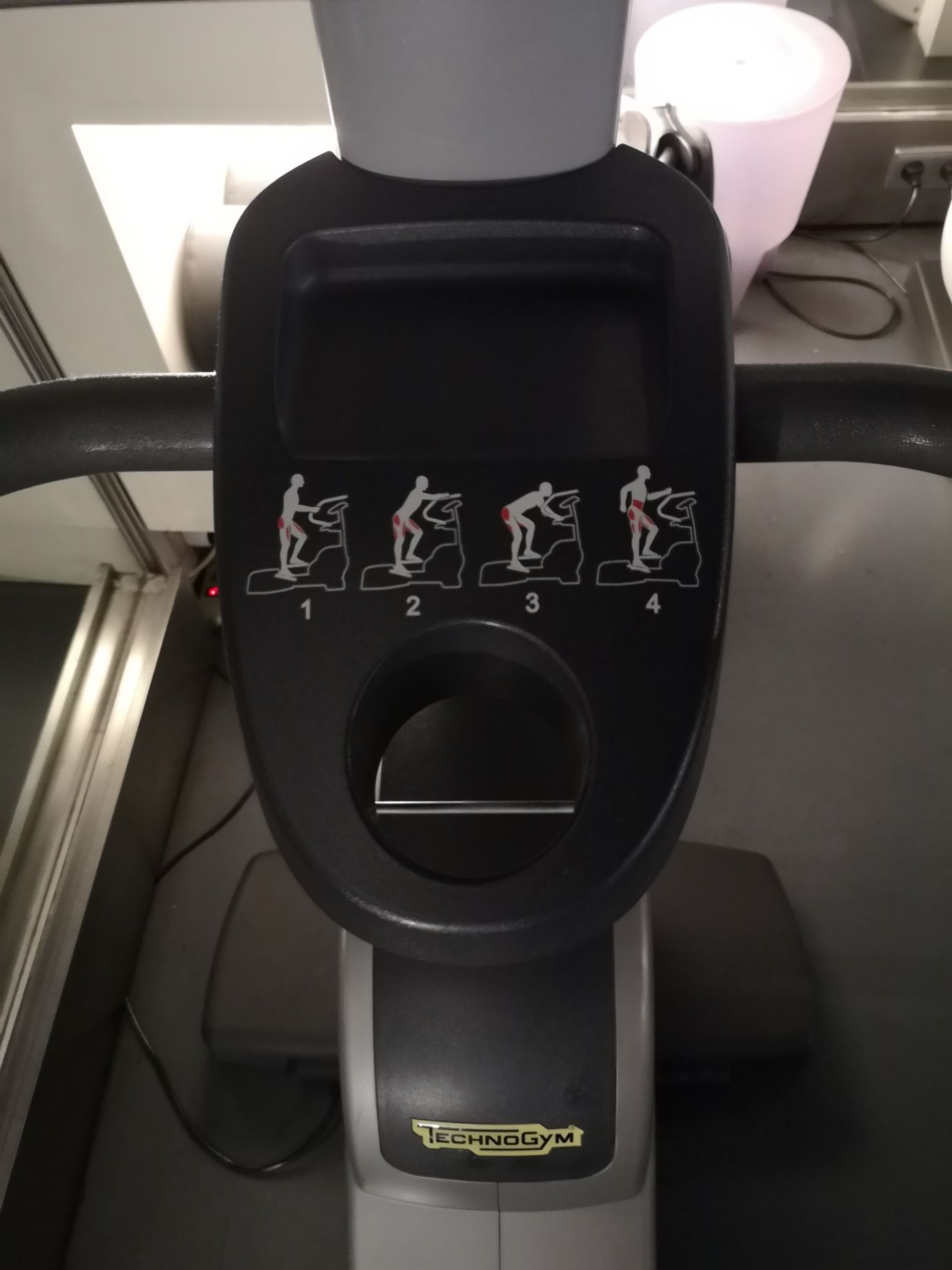 Elíptica Cardio Wave Technogym c/ ecrã video