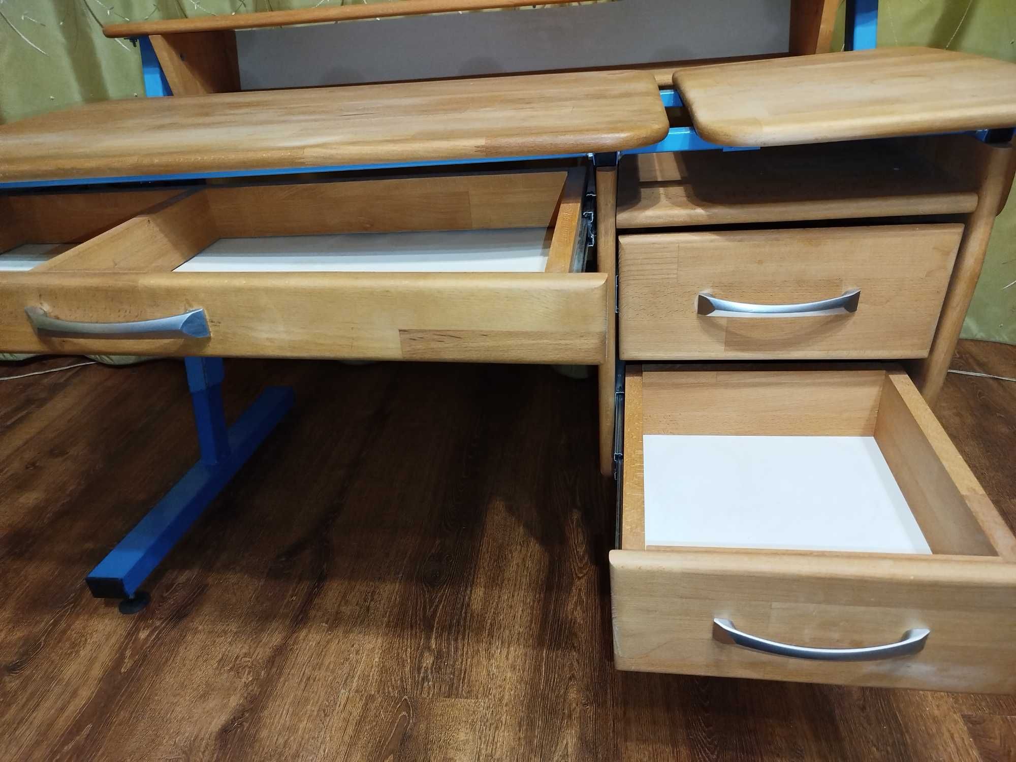 Стіл з регуляцією по висоті метал-дерево