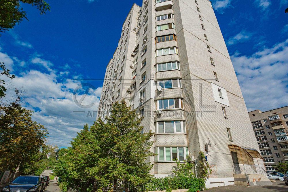 Продаж/Офіс/ Виноградар/Оболонь/окремий вхід/комерційне приміщення