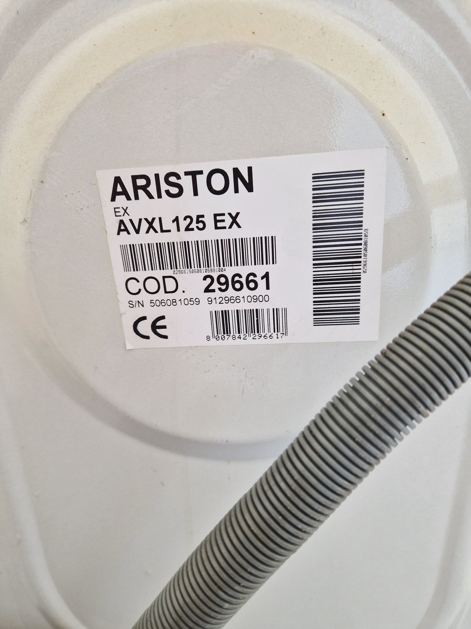 Maquina de lavar roupa Ariston a funcionar